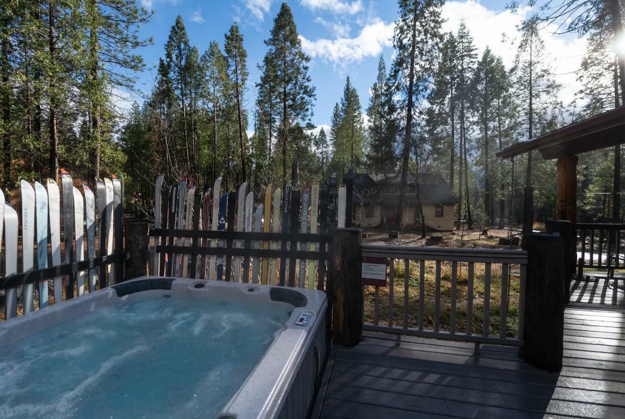 Starlight Lodge Yosemite West Exterior photo